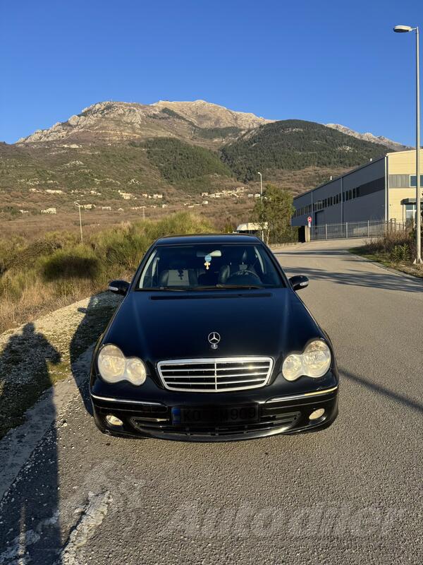 Mercedes Benz - 220 - 2.2 CDI