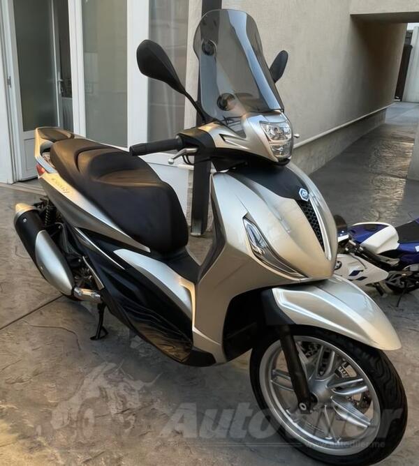 Piaggio - Beverly 300