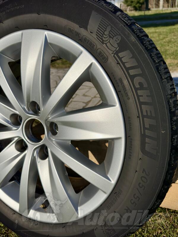 Fabričke felne i MichelinAlpin6 gume