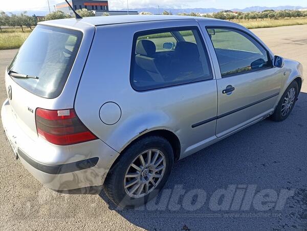 Volkswagen - Golf 4