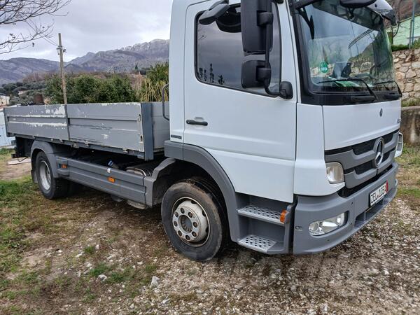 Mercedes Benz - 12 22