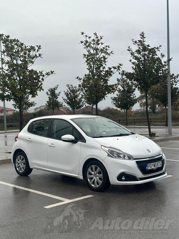 Peugeot - 208 - 1.2