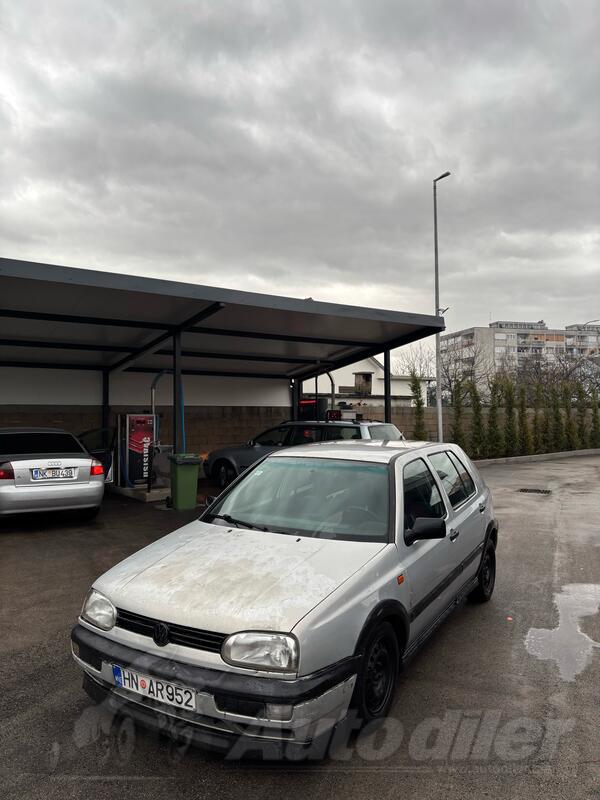 Volkswagen - Golf 3 - 1.6 benzin