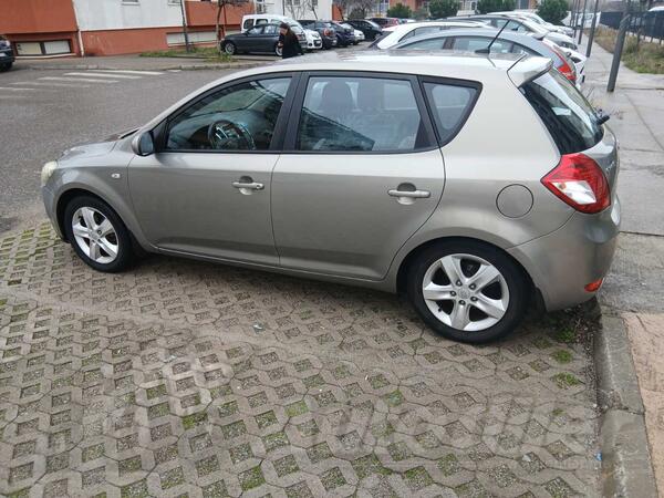 Kia - Cee`d - 1.4 GAS LX