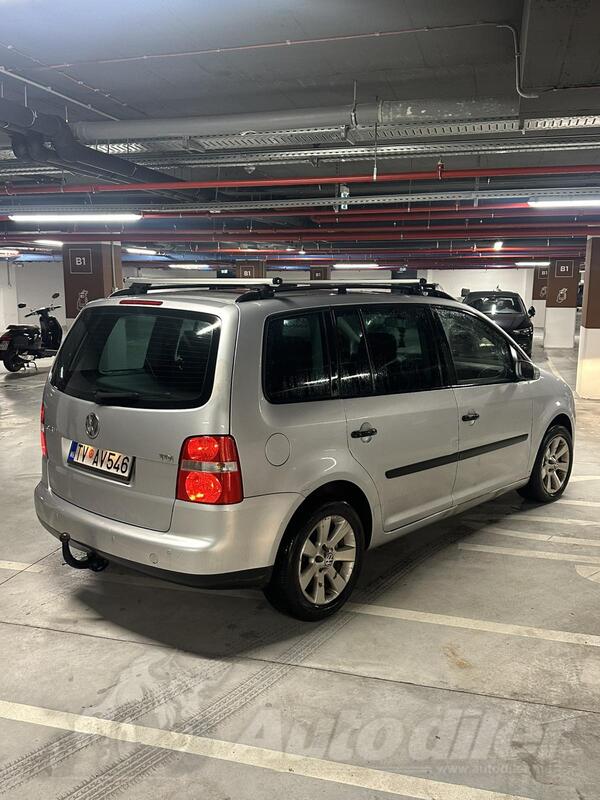 Volkswagen - Touran - 1900