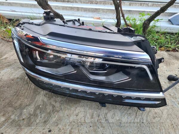 Desni far za Volkswagen - Tiguan
