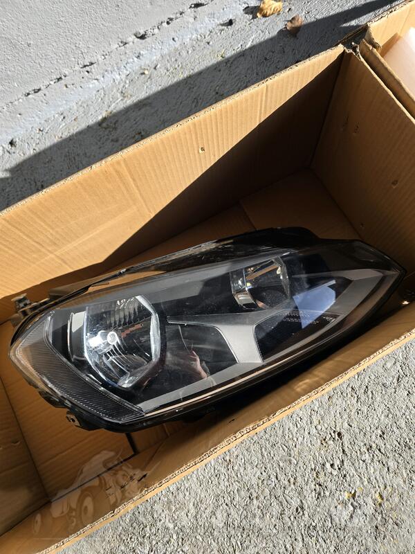 Desni far za Volkswagen - Golf 7    - 2013