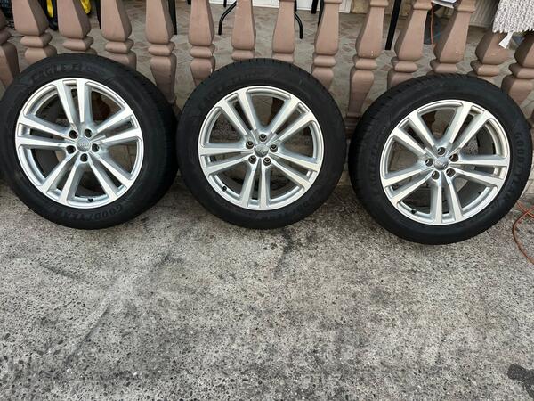 Fabričke felne i AUDIQ7 gume