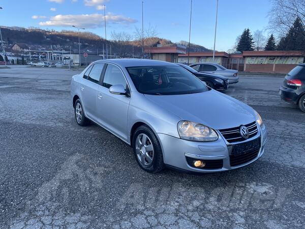 Volkswagen - Jetta - 2.0 tdi