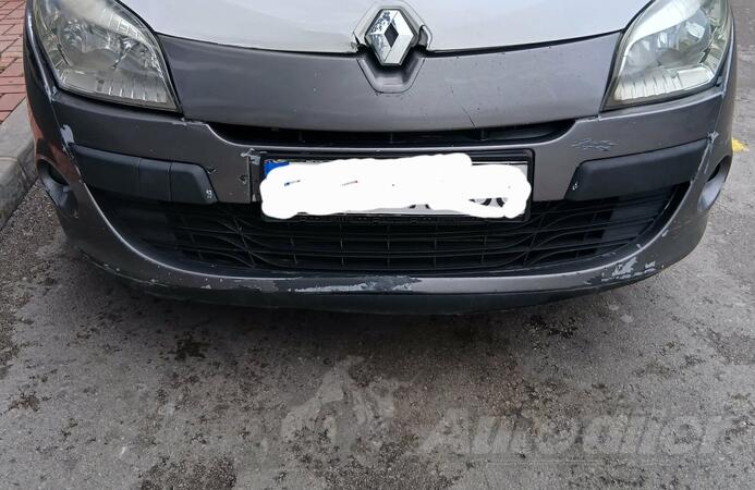 Stoßfänger za Megane god. 2011