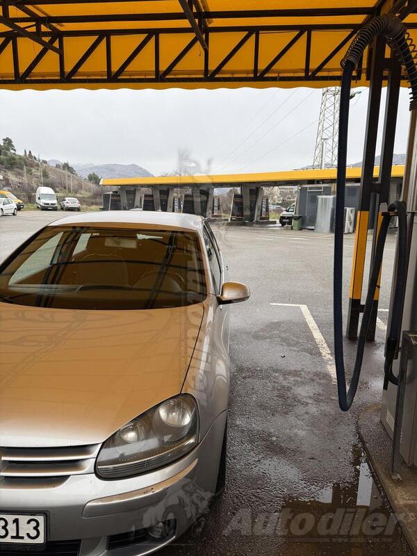Volkswagen - Golf 5 - 2.0