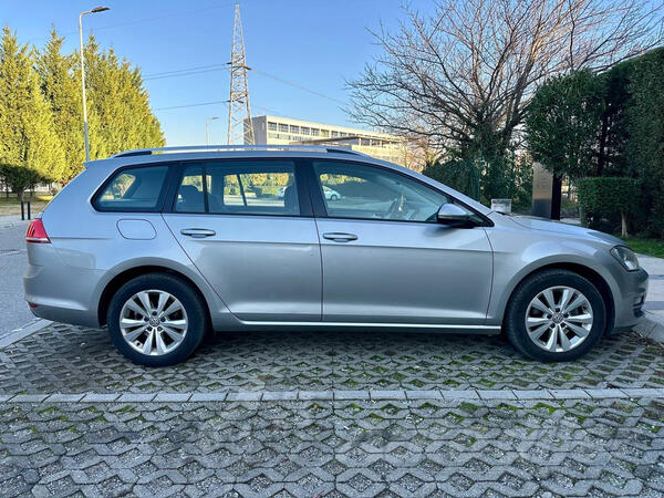 Volkswagen - Golf 7 - 1.6 tdi bluemotion