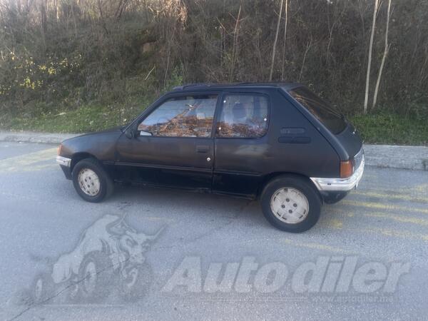 Peugeot - 205 - 1.8
