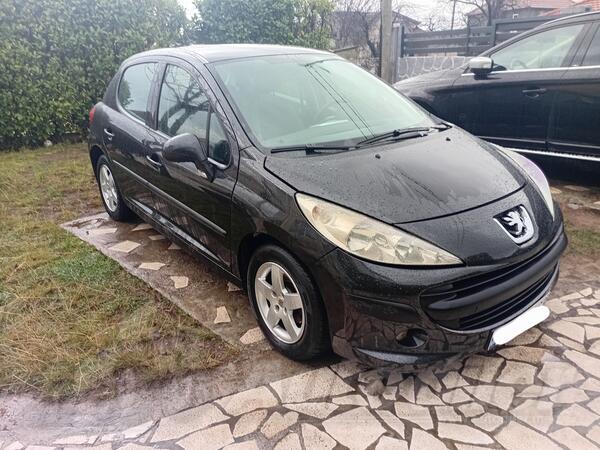 Peugeot - 207 - 1.4 benz