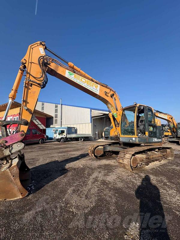 Hyundai - 235 LCR -9