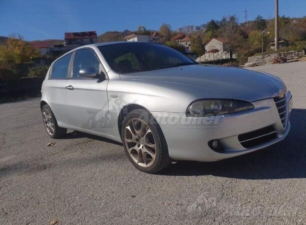 Alfa Romeo - 147 - 1.9