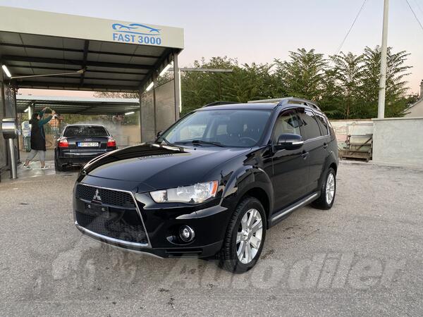 Mitsubishi - Outlander - 2,2 DID 4x4 SERVISNA KNJIGA 7 Sjedista
