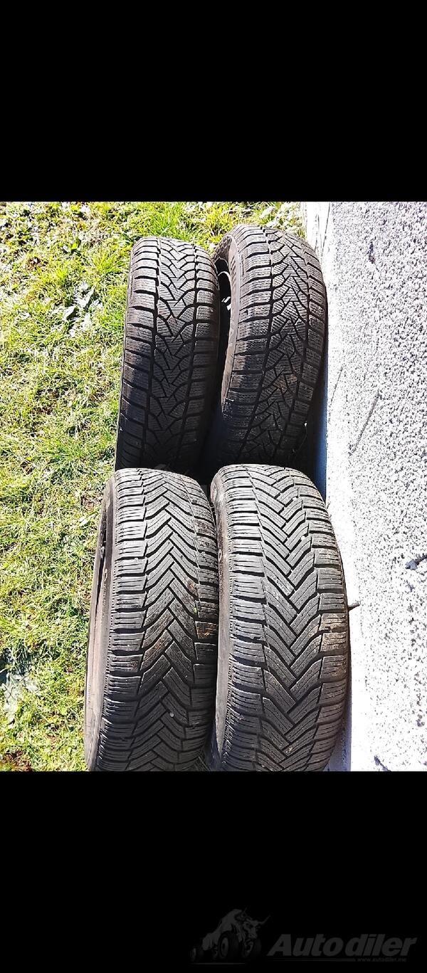 Fabričke felne i Uniroyal gume