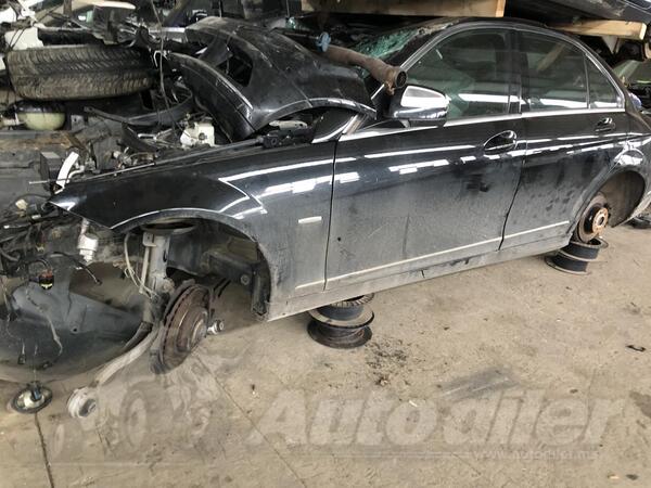 Mercedes Benz - C 220 in parts
