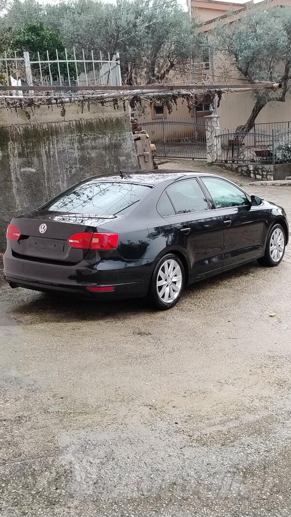 Volkswagen - Jetta - 1.6 tdi