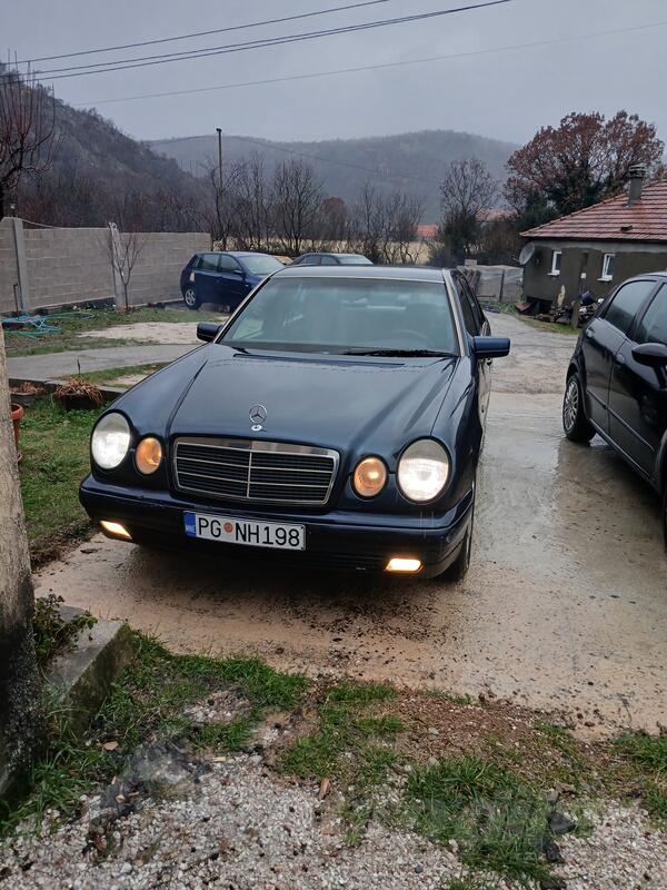 Mercedes Benz - E 250 - 2.5