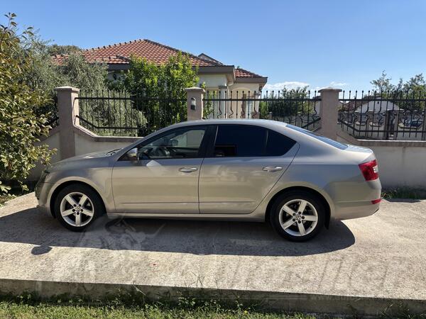 Škoda - Octavia - 1.6
