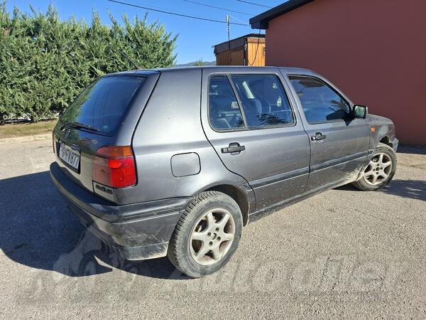 Volkswagen - Golf 3 - 1.8 benz plin