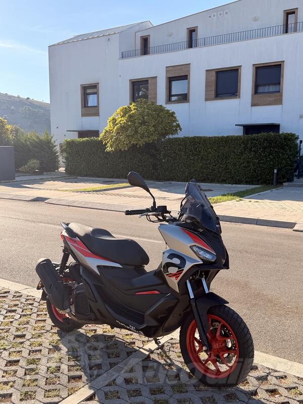 Aprilia - SR GT