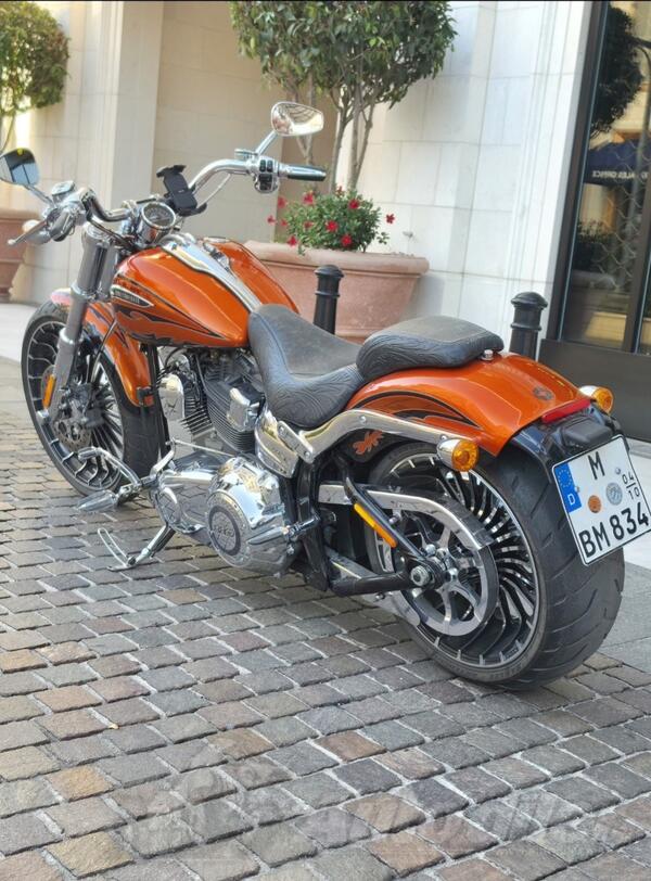 Harley-Davidson - FXSBSE CVO BREAKOUT 1803CM