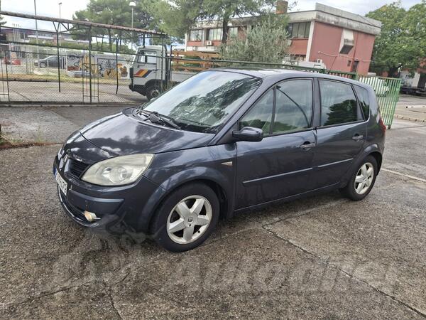Renault - Scenic - 1900