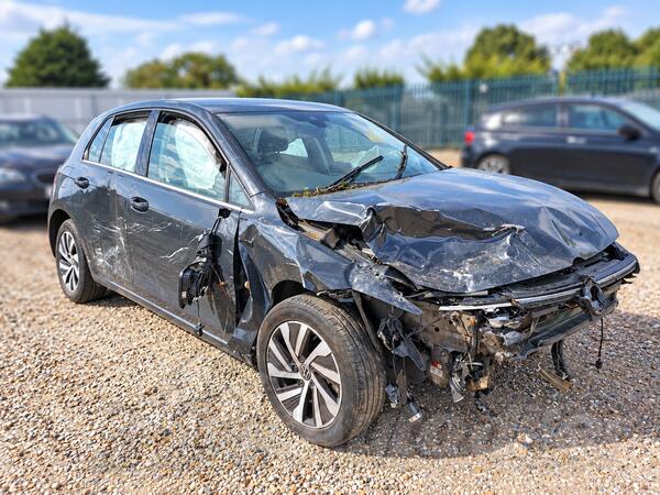 U djelovima Volkswagen - Golf 8