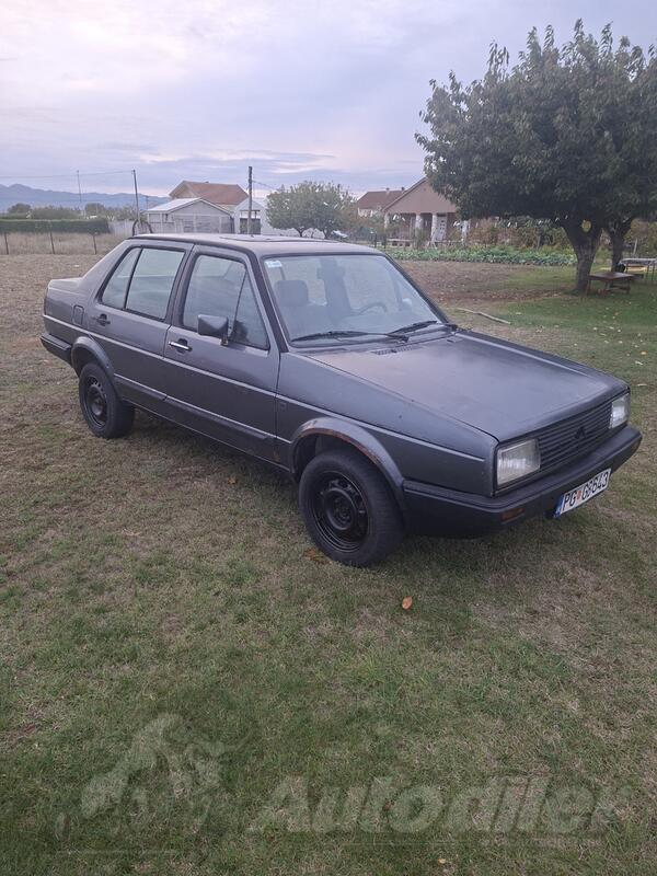 Volkswagen - Jetta - 1.6 plin