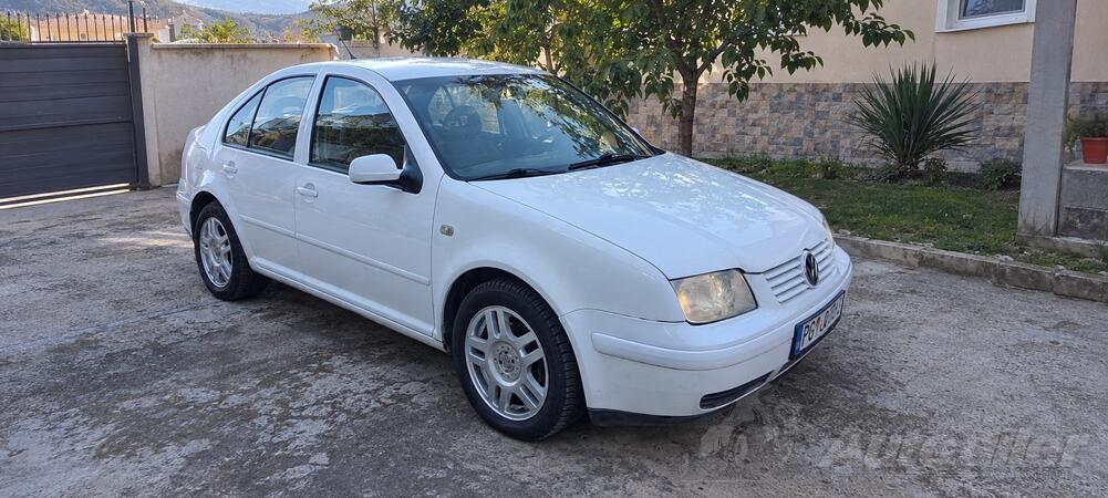 Volkswagen - Bora - 1.6 bezin