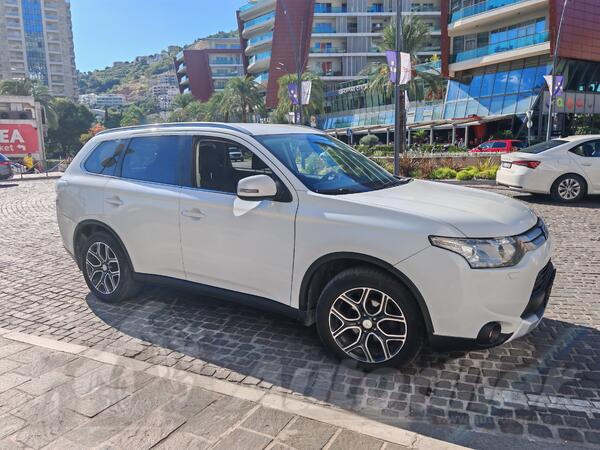 Mitsubishi - Outlander - 2.2 d