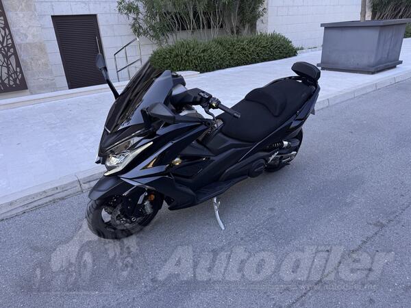 Kymco - AK550
