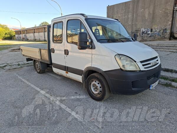 Iveco - dupla kabina