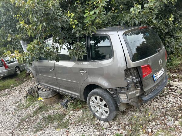 U djelovima Volkswagen - Touran 1.6 tdi