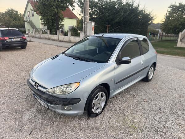 Peugeot - 206 - 1.1 benz