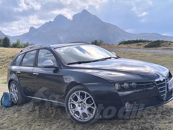 Alfa Romeo - 159