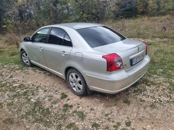 Toyota - Avensis - 2.0