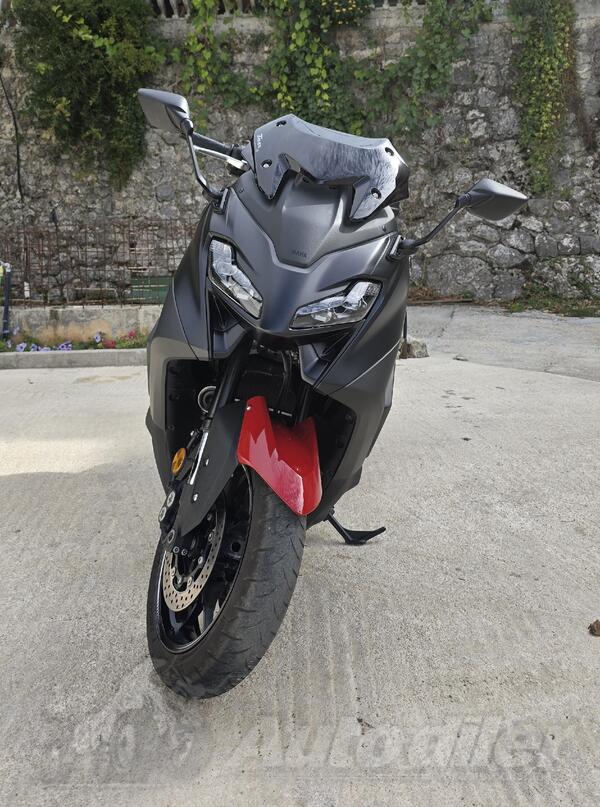 Yamaha - T Max 560