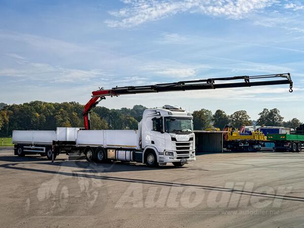 Scania - R500 / 6x2 / FASSI F235 A.2.26 / DALJINSKO UPRAVLJANJE / PRIKOLICA – kamion sa otvorenom...
