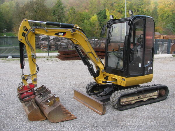 CAT - Mini bager Caterpillar 302D CR POWERTILLT 4 kašike