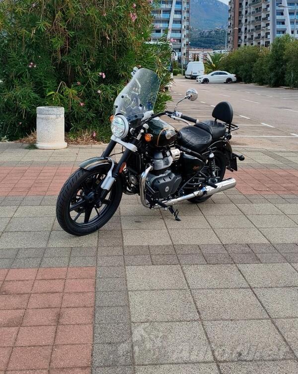 Royal Enfield - Super Meteor 650