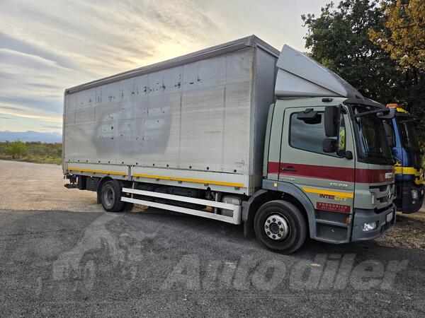 Mercedes Benz - 1528