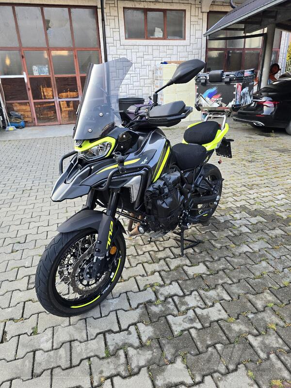 Benelli - 702X