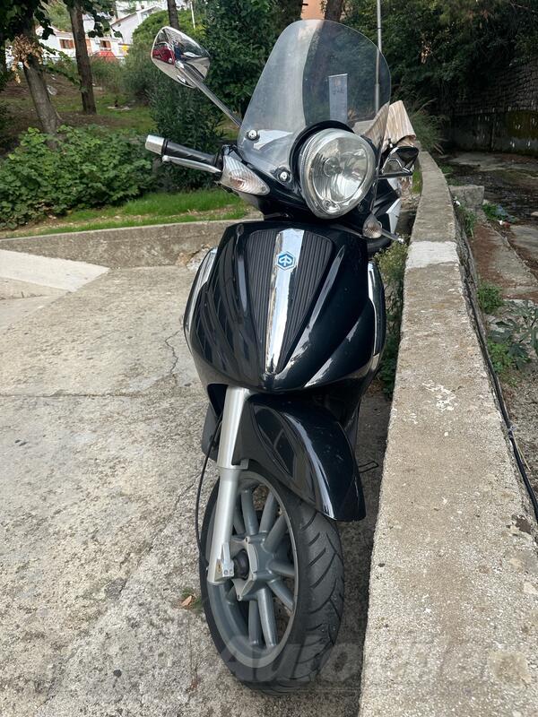 Piaggio - Beverly tourer 250ie