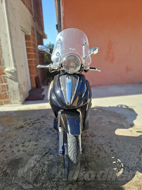 Piaggio - Beverly Crusher 250ie