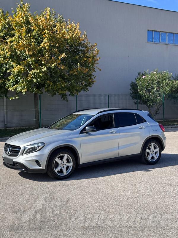 Mercedes Benz - GLA 200 - GLA 200d