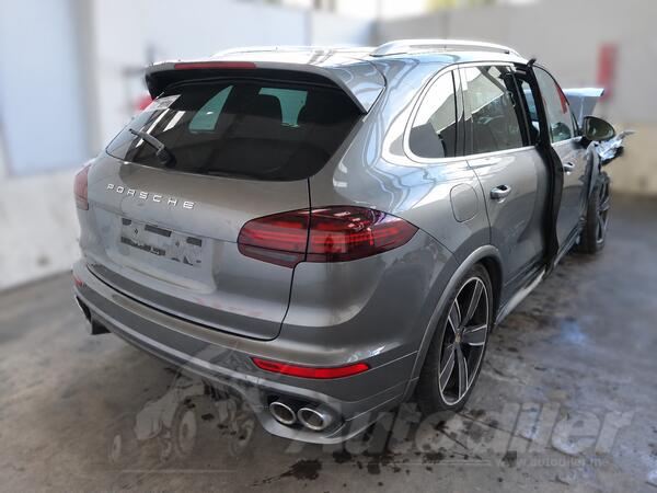 U djelovima Porsche - Cayenne